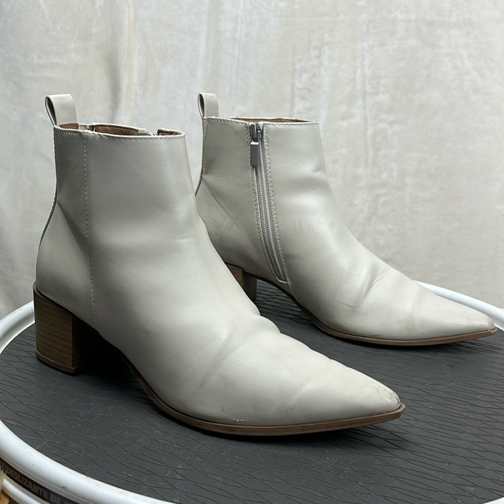 Universal Thread Off-White Pointed Toe Ankle Booties with Block Heel